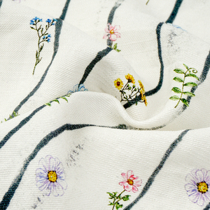 Vestido de lujo de rayón y nailon con estampado de sarga fina, tela de rayón estampada de viscosa tejida para verano, ideal para prendas de vestir. - Product Image 4