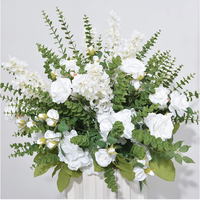 Hochzeitsblumenarrangement Handgefertigte Seidenblumen Hochzeitstisch Künstliche Rot-Weiße Rosen Ornamente Blumenball
