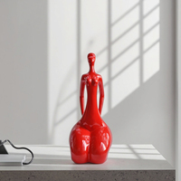 Sculpture Abstraite Femme en Résine Art Déco Faite à la Main Rouge Décoration Moderne pour la Maison Figurine Statue pour Salon ou Galerie