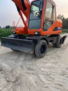 Excavatrice sur chenilles <span class=keywords><strong>d</strong></span>'<span class=keywords><strong>occasion</strong></span> <span class=keywords><strong>DOO</strong></span>-SAN DH300LC-7 de 29,6 tonnes, moteur diesel turbocompressé 6 cylindres de 147 kW, pompe hydraulique pour travaux de construction - Product Image 2