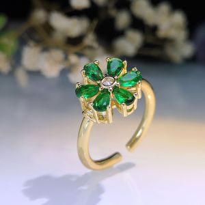 Anello con Piccolo Fiore, Anello Floreale da Dito per Donne - Product Image 4