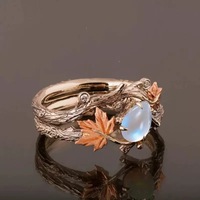 Bague feuille d'érable dorée antique pour femme rétro Vintage nouveau design de luxe haut de gamme alliage principal cadeau de jour commémoratif transfrontalier