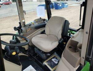 Tractor Utilitario John Deere 5100E 2021 de 100HP 4WD con Motor PowerTech y PowrReverser para Operaciones Agrícolas Confiables - Product Image 5