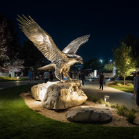 Sculpture d'aigle moderne en métal, statue d'oiseau en acier inoxydable pour entrée de complexe hôtelier, place publique, projet de paysagisme extérieur