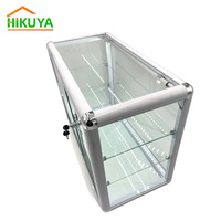 Vitrine en aluminium avec dessus de table en verre trempé et lumières LED