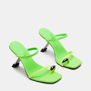 รองเท้าแตะผู้หญิงแบบเซ็กซี่ สีเขียว ดีไซน์หรูหรา ส้นสูงสำหรับผู้หญิง - Product Image 4