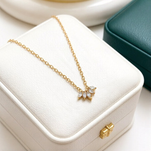 Collar de Moda para Mujer con Colgante de Circonita, Chapado en Oro de 18K PVD, con Circonitas en Forma de Flor, Collares con Dijes Versátiles y Modernos, Venta al por Mayor - Product Image 2