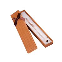 Emballage pliable universel en carton recyclable rouge texturé avec couvercle pour collier d'anniversaire, boîte à bijoux