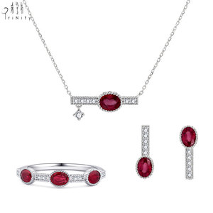 Bijoux fins de haute qualité au design classique, boucles d'oreilles en or blanc massif 18 carats avec rubis rouge vif naturel et diamants pour femmes. - Product Image 2
