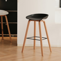 Tabouret de bar moderne en plastique avec dossier bas, pieds en bois massif, repose-pieds, pour intérieur/extérieur, salle à manger, cuisine, restaurant, café, bar à domicile