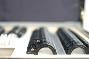 Juego de Lentes de Prueba TL-L15 con Aro de Plástico de Gran Diámetro (26 mm), Anillo Plateado con Diseño Anti-Rotura, 266/272 Piezas para Optometría - Product Image 4