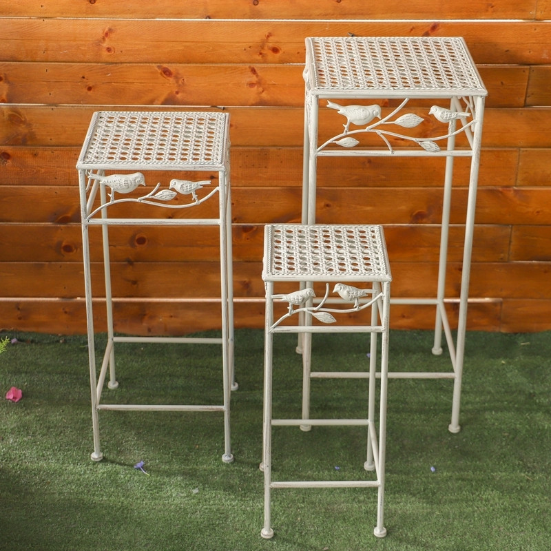 Ensemble carré d'oiseaux trois fleurs surélevées blanc ancien