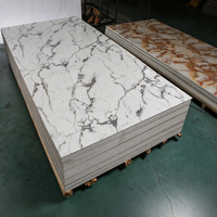 Panneau mural en PVC effet marbre brillant, ignifuge et résistant aux UV, fabriqué en Chine, pour les murs intérieurs commerciaux.