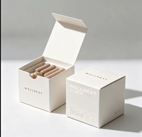 Boîtes cadeaux blanches à couvercle rabattable avec logo personnalisé imprimé, plateau divisé, emballage en carton carré minimaliste pour cosmétiques et soins de la peau