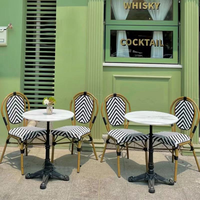 Ensemble table et chaises de bistrot français d'extérieur en rotin tressé empilable pour hôtel, restaurant, bistrot, bar, extérieur