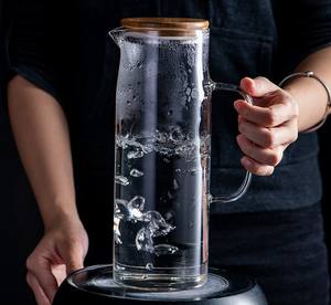 Pichet à thé glacé en verre avec couvercle en bois de bambou Couvercle de passoire en acier inoxydable Grande bouilloire en verre avec poignée - Product Image 1
