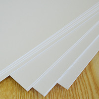 Papier SBS de qualité supérieure idéal pour les boîtes-cadeaux, les emballages de luxe et l'impression haut de gamme (finition durable et lisse) sulfate blanchi solide