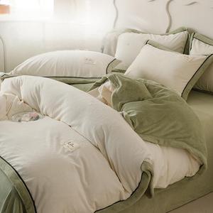 Ensemble <span class=keywords><strong>de</strong></span> Literie <span class=keywords><strong>de</strong></span> Luxe Style Hiver, Drap Housse Deux Pièces, Couverture <span class=keywords><strong>de</strong></span> Couette <span class=keywords><strong>en</strong></span> Velours Couleur Unie, Drap <span class=keywords><strong>de</strong></span> <span class=keywords><strong>Lit</strong></span> King Size et <span class=keywords><strong>Parure</strong></span> <span class=keywords><strong>de</strong></span> <span class=keywords><strong>Lit</strong></span> Jumelle d'Hiver - Product Image 2