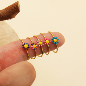 Diy 여성을위한 절묘한 다채로운 에나멜 꽃 반지 18k 금도금 스테인레스 스틸 데이지 반지 대량 도매 - Product Image 6