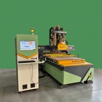 Machine de travail du bois automatique ATC CNC pour la gravure, le perçage et le rainurage de panneaux, avec fonction de découpe de profilés, pour la fabrication d'armoires