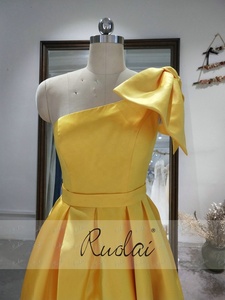 RUOLAI OEV-L4384 Elegante Abito da Sera <span class=keywords><strong>Lungo</strong></span> Monospalla <span class=keywords><strong>con</strong></span> Fiocco e <span class=keywords><strong>Spacco</strong></span>, <span class=keywords><strong>Vestito</strong></span> da Cerimonia Africano Giallo in <span class=keywords><strong>Raso</strong></span> - Product Image 2