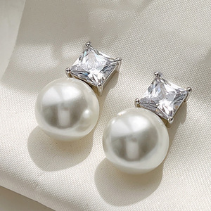 Orecchini a Perno con Cristalli Quadrati Effetto Perla per Donne, Accessori Moda Semplici per Uso Quotidiano - Product Image 2