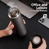 Bouteille d'eau isolée en titane pur à 99,8 %, filtre à thé antimicrobien léger de 480 ml avec logo personnalisé