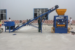 Machine à fabriquer des briques entièrement automatique QT4-25, machine à blocs <span class=keywords><strong>de</strong></span> terre compressée à vendre - Product Image 5