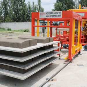 Macchina Vibrante Motorizzata Completamente Automatica QT10-15 Controllata da PLC per la Produzione di Blocchi 150x150x100mm per Cordoli - Product Image 1