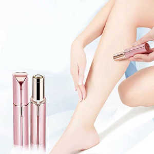 Rasoio Elettrico Portatile per Donne, Mini Trimmer Wireless 2-in-1 per Sopracciglia e <span class=keywords><strong>Peli</strong></span> del <span class=keywords><strong>Naso</strong></span>, Design a Forma di Rossetto - Product Image 5