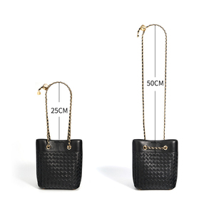 RZCK petit <span class=keywords><strong>sac</strong></span> à <span class=keywords><strong>bandoulière</strong></span> de haute qualité pour femmes pour téléphone avec chaîne en or personnalisé vos sacs seau en cuir <span class=keywords><strong>noir</strong></span> tissé - Product Image 3
