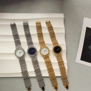 Montre élégante rétro à quartz avec cadran à aiguilles, bracelet en acrylique et boîtier en laiton, style noble vintage avec garniture en dentelle de style antique - Product Image 6