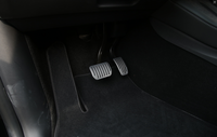 2 pièces de protection antidérapante pour pédale d'accélérateur et de frein pour Tesla Model 3/Y, pédales en aluminium automatiques, remplacement de la plaque de repose-pieds, accessoires de voiture non-glissants