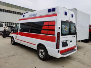 Ambulanza Diesel Nuova di Alta Qualità con Cabina Quadrata 4x4 per Terapia Intensiva, Conversione con Attrezzature Mediche - Product Image 4