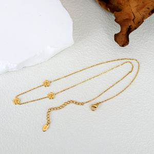 <b>Simple</b> Versatile 18K <b>Gold</b> Plated Three Plum Blossom <b>Necklace</b> for Women Summer Fashion Jewelry with Stainless Steel Collar Chain - Product Image 6