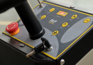 Système intelligent de nettoyage de sols par robot autonome pour les grands espaces commerciaux - Product Image 6