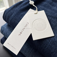 Étiquettes suspendues personnalisées en relief pour vêtements avec étiquette en tissu doré perlé et ruban tissé pour les marques de vêtements