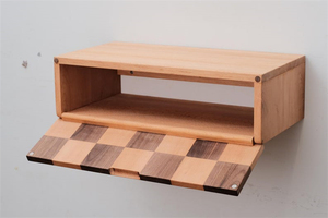 Consola de entrada estrecha Estante de almacenamiento colgante para pasillo con patrón a cuadros Gabinete de almacenamiento flotante de nogal y madera de haya - Product Image 3