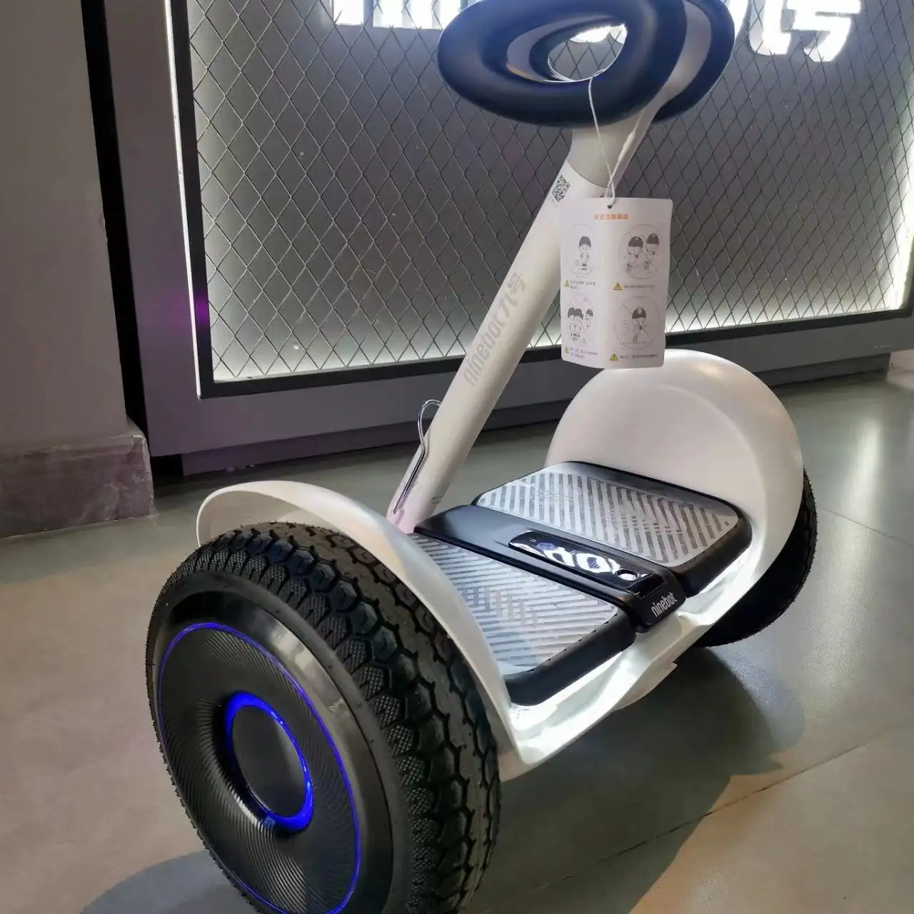 2023 nuovo auto bilanciamento moda Segway L8 Robot auto equilibrio Scooter con musica fuori strada ruota auto equilibrio Scooter