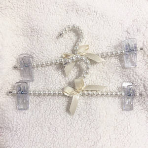 Atacado elegante pérola <span class=keywords><strong>Pet</strong></span> roupas cabides Mini pérolas coloridas cabide com clipes - Product Image 4