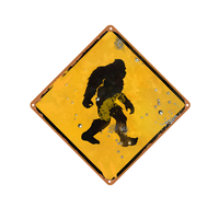 Grappige Bigfoot Sasquatch Crossing Metalen Tin Bord Vierkant Retro Waarschuwingsbord voor Garage Bar Game Room Wall Decor Gift