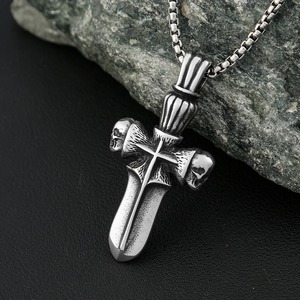Collier pendentif croix de crâne Yunnique en acier inoxydable pour homme, bijou de mode avec croix et épée - Product Image 3