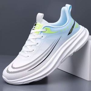 Nouvelles baskets d'été 2025 pour hommes, respirantes en maille, ultra-légères, amortissantes, à bout rond, imprimées en couleur unie, pour étudiants - Product Image 2
