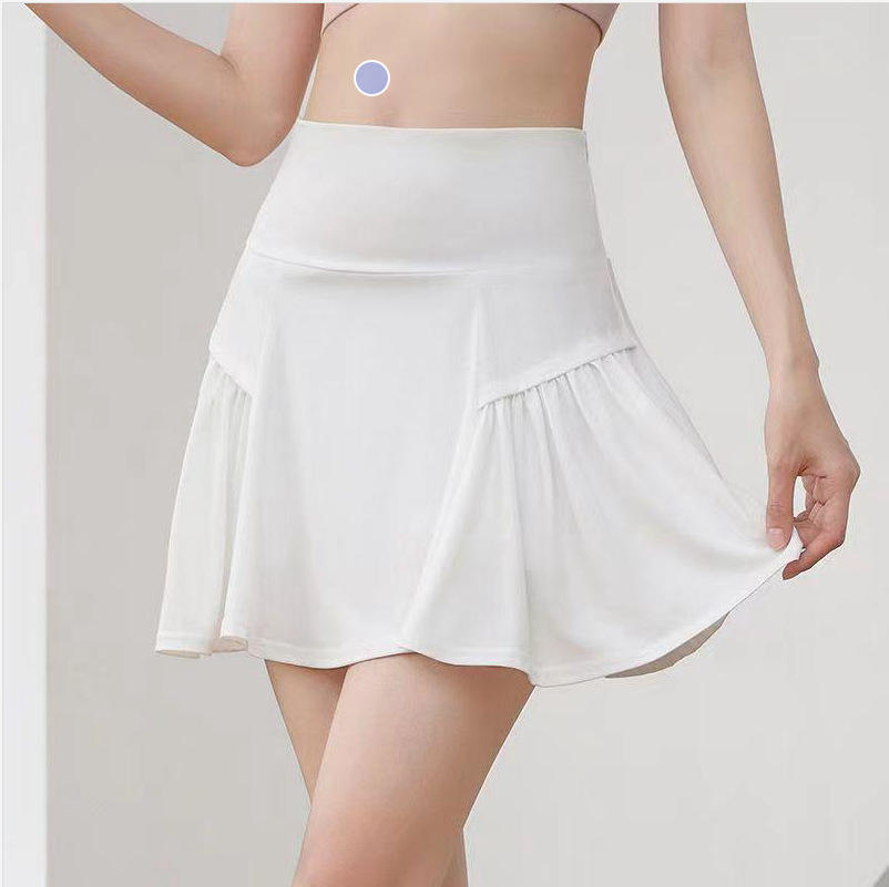 กระโปรงสีขาว