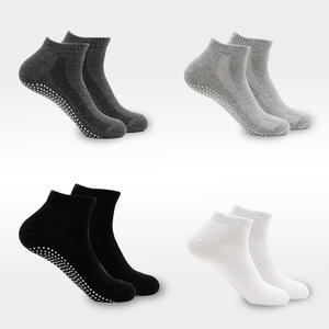 Vente en gros de chaussettes de sport antidérapantes pour hommes chaussettes courtes de <span class=keywords><strong>football</strong></span> fines et respirantes avec adhésif absorbant la sueur pour les jeunes - Product Image 1