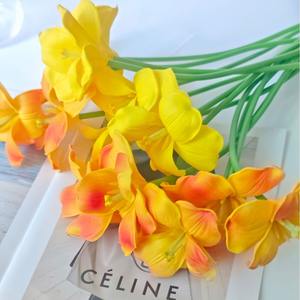 Tulipán Artificial de Goma PU Suave de 44 cm de Alto, Simulación Realista para Decoración de Bodas - Product Image 2