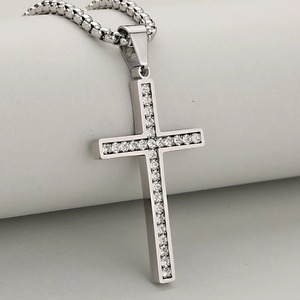 Collier Pendentif Croix Classique Entièrement Sertie de Cristaux en Acier Inoxydable, Chaîne Bling Diamantée, Bijou Hip Hop Religieux de Prière - Product Image 3