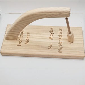 Décor de bureau minimaliste en bois : Pendule de décision en pin, accessoire pour la maison et le bureau, cadeau d'anniversaire - Product Image 2