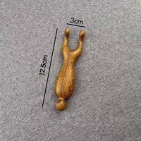 Masseur oculaire portatif Little Frog, gratte-tête et peigne pour le cuir chevelu, Gua Sha ergonomique en bois de santal vert et soie dorée