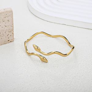 Venta al por Mayor de Joyería de Moda para Mujer, Brazalete Abierto Ajustable con Diseño de Serpiente de Alta Gama, Brazalete Curvo de Acero Inoxidable - Product Image 4